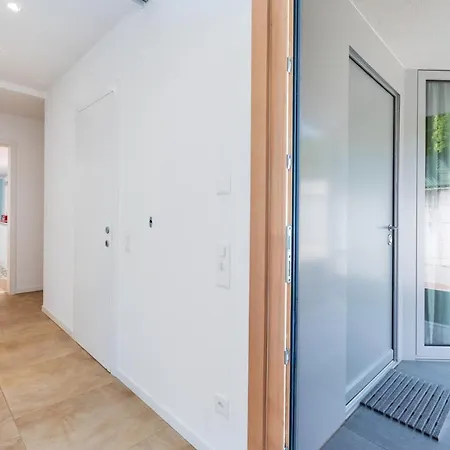 Easy Flat Vezia, Indipendent Entrance, Free Parking * لوغانو